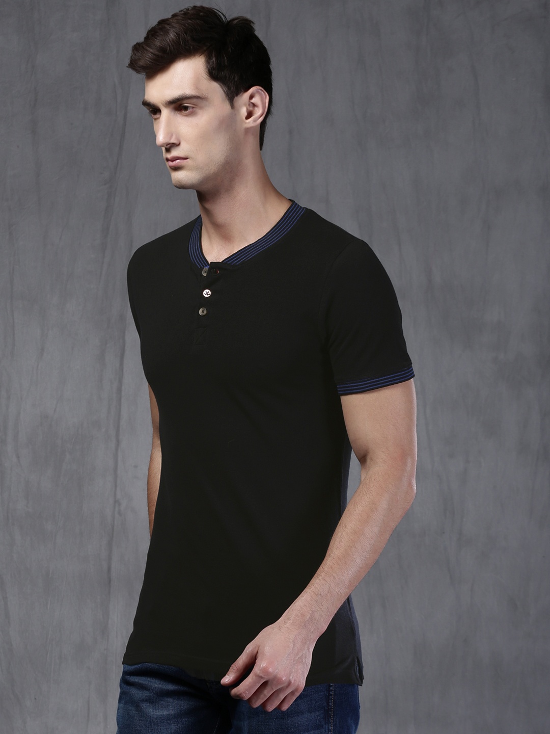 

WROGN Men Black Solid Mandarin Collar Pure Cotton T-shirt