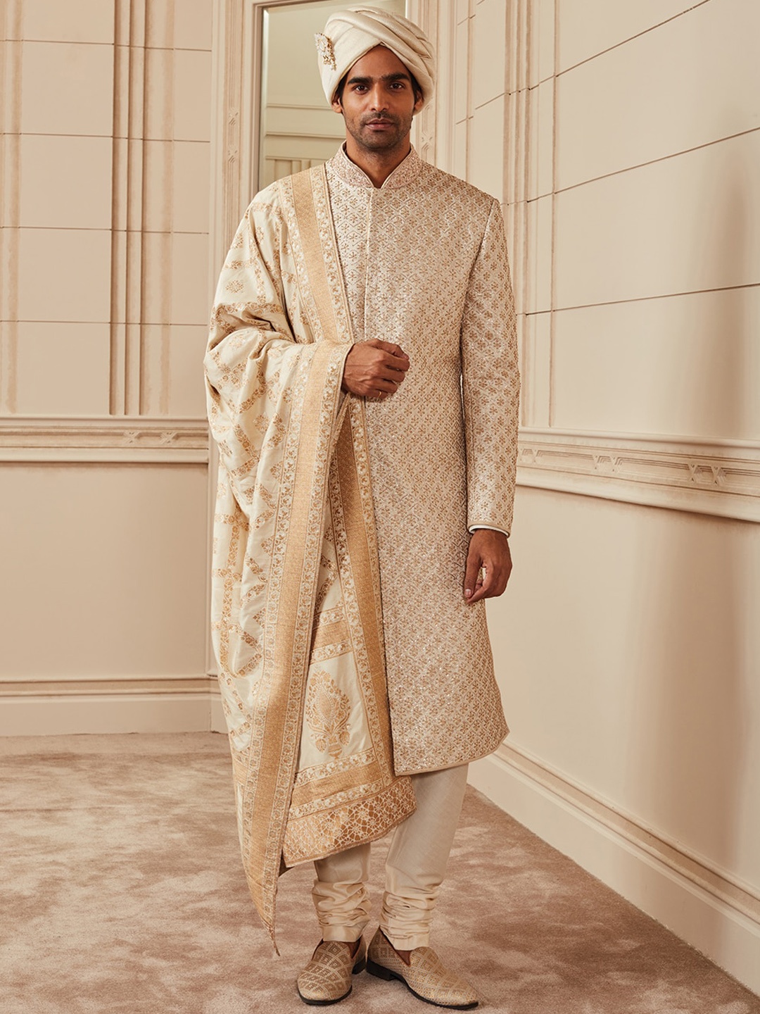 

Tasva Men Pitta Embroidery Detailing Brocade Sherwani, Off white