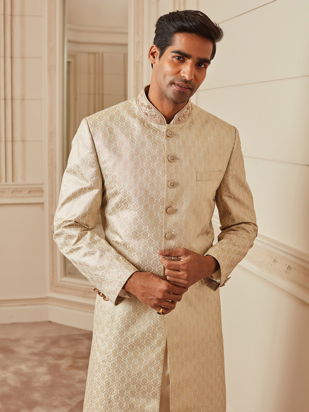 

Tasva Men Off White Zari Brocade Sherwani Set