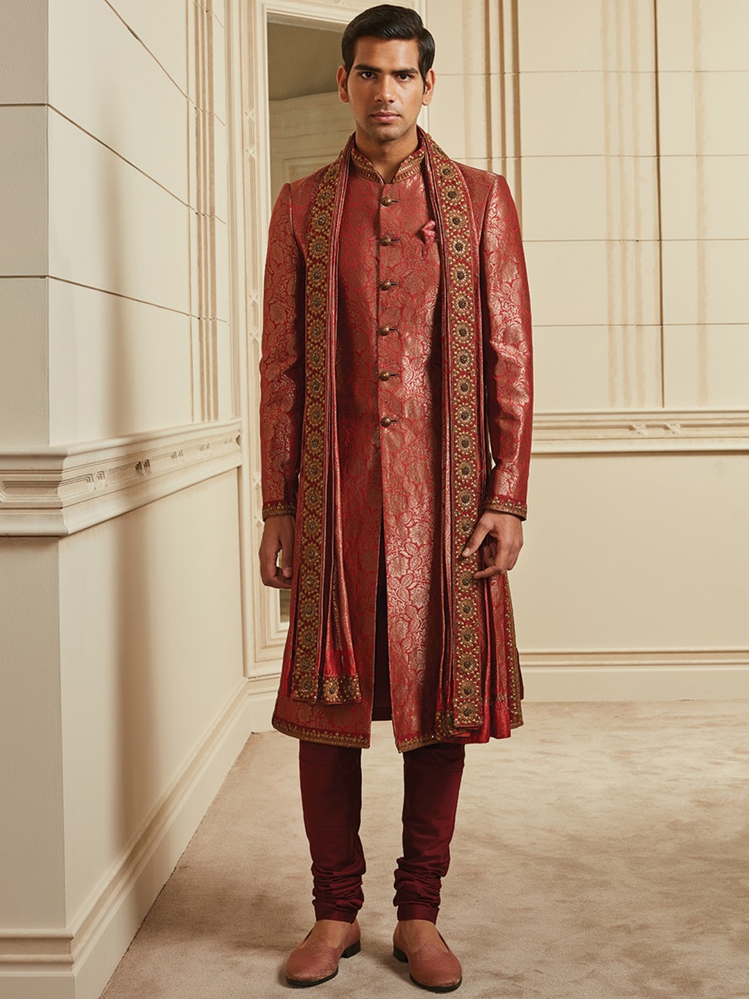 

Tasva Men Red Woven Design Silk Sherwani Set With Embellished Stole