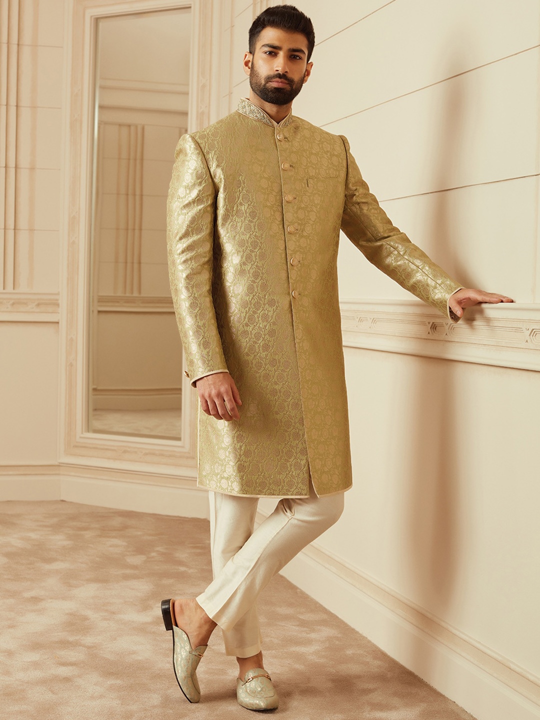 

Tasva Men Green & Cream-coloured Woven-Design Brocade Achkan Zardozi Sherwani Set
