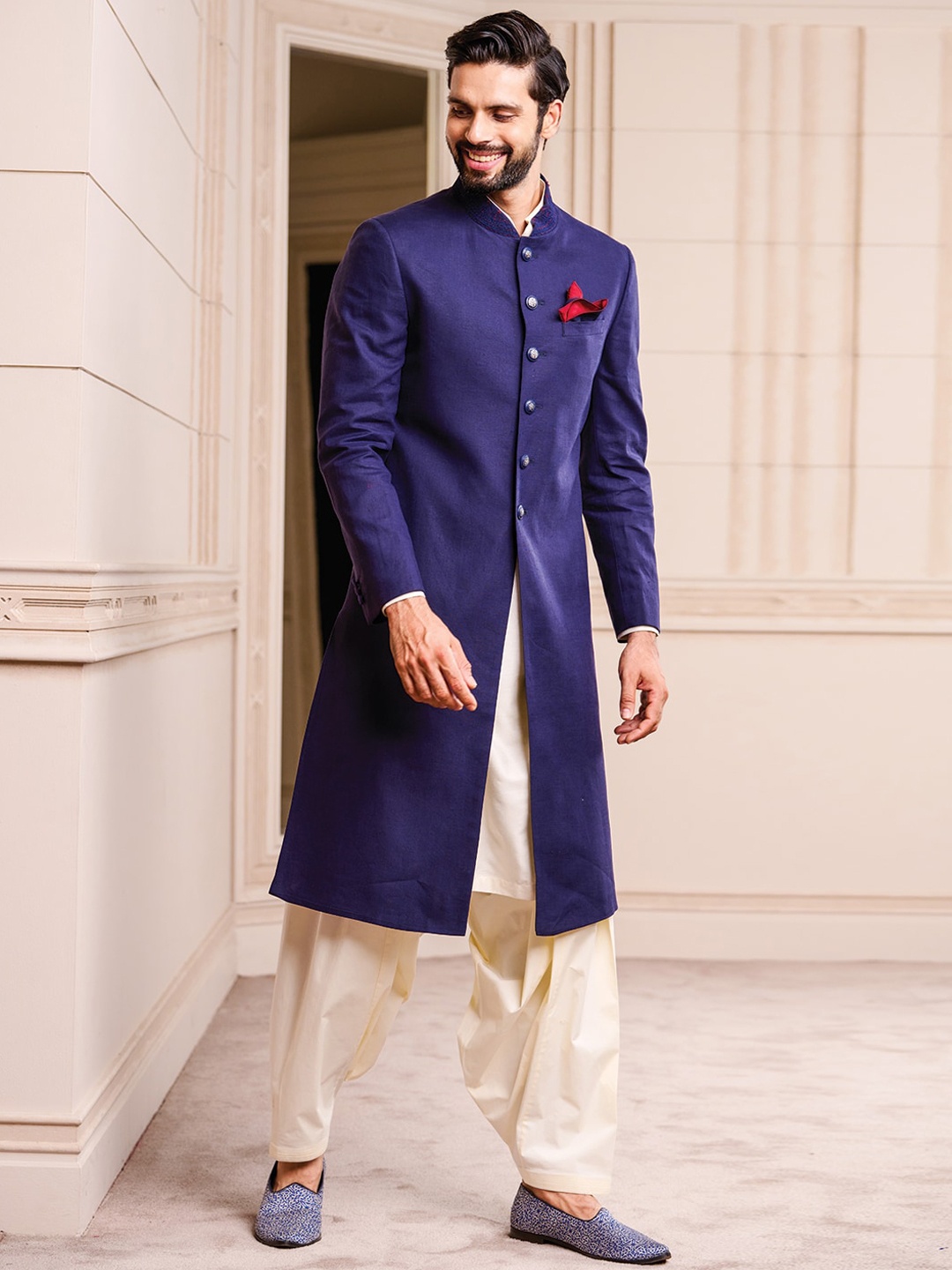 

Tasva Men Navy-Blue Linen Blend Solid Sherwani