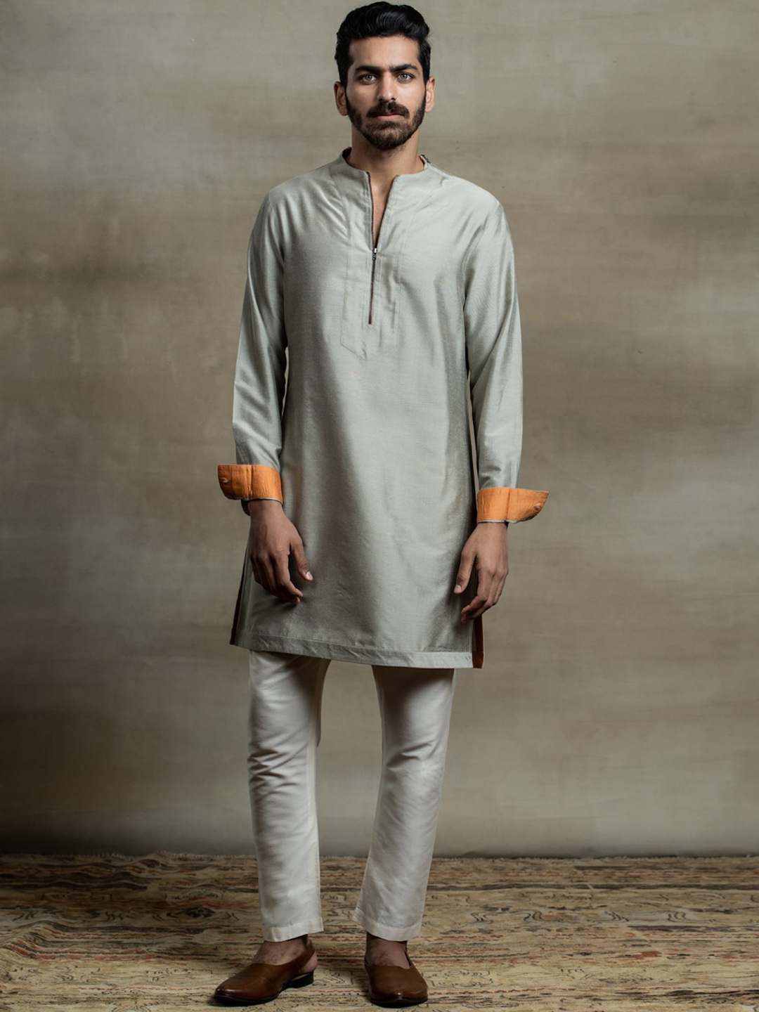 

Tasva Men Grey Solid Jaali Work Straight Kurta
