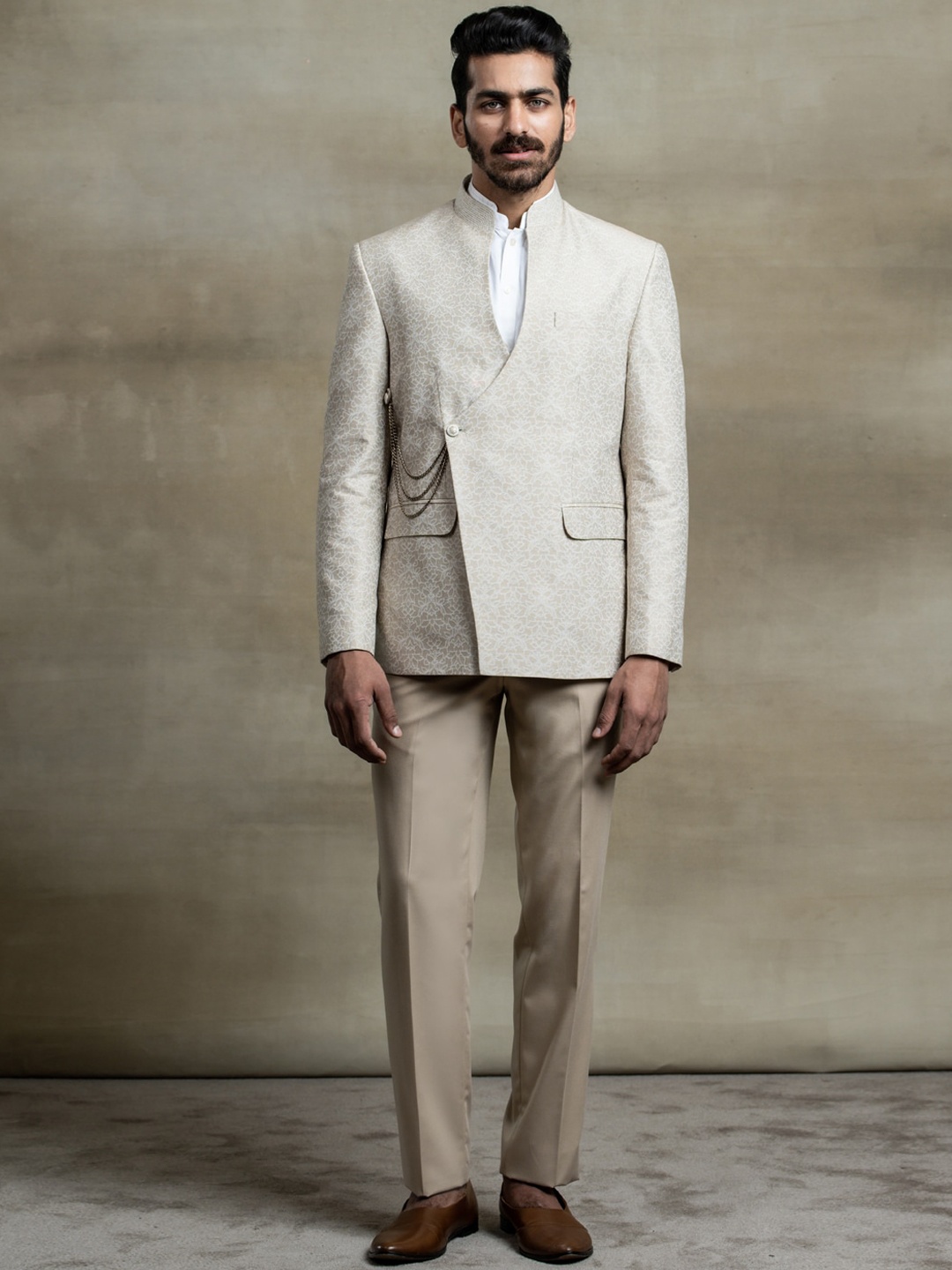 

Tasva Men Jacquard With Kantha Details Bandhgala Suit, Off white