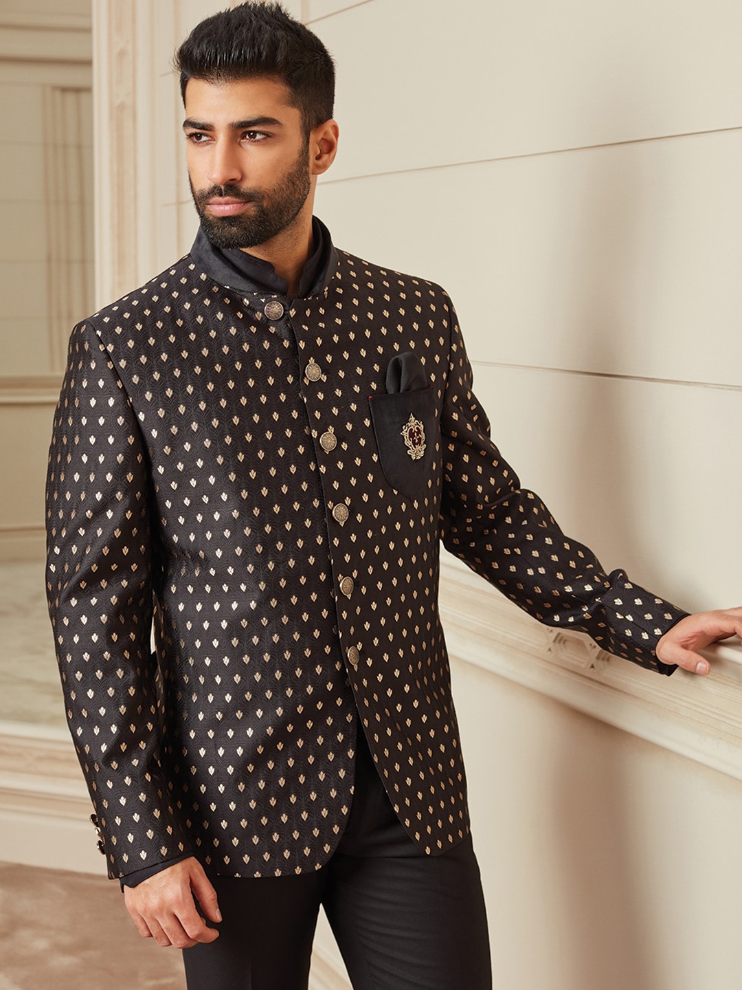 

Tasva Men Black Self Design Velvet Bandhgala Suit With Metallic Buttons And Zardozi Detail