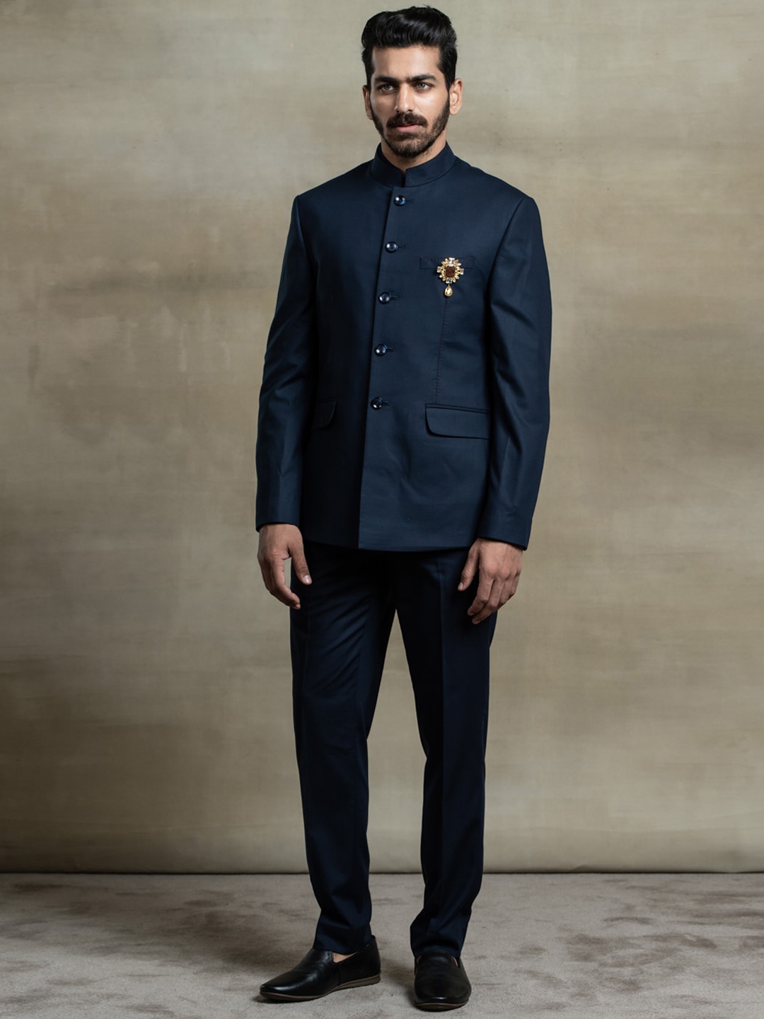 

Tasva Men Navy Blue Solid Single-Breasted Bandhgala Suit