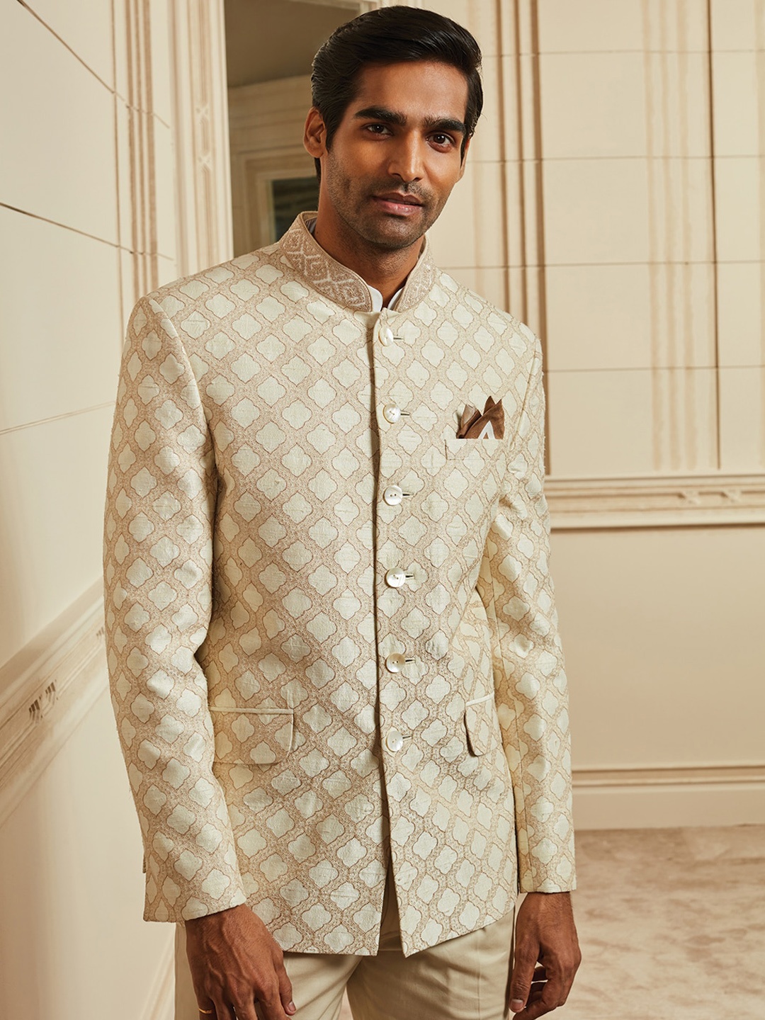 

Tasva Men Off White Aari Embroidered Pure Silk Bandhgala Set