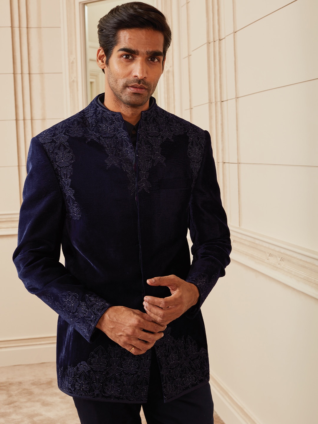

Tasva Men Navy Blue Zari Embroidered Velvet Bandhgala Set