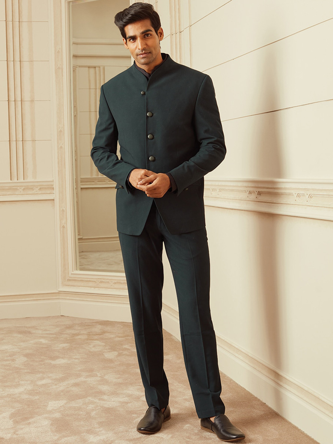 

Tasva Men Green Bandhgala 2-Piece Suit with Metallic Buttons