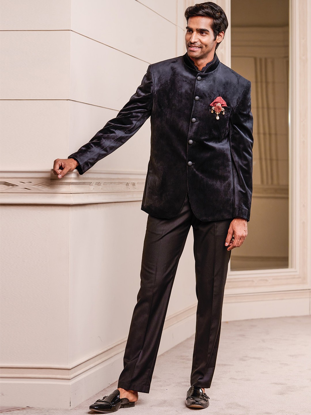

Tasva Men Black Solid Kantha Stitch Detail Velvet Bandhgala Set