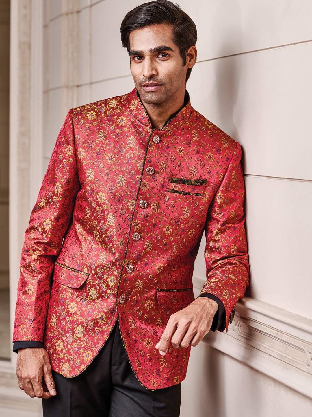 

Tasva Men Floral Printed Bandhgala With Trousers, Red