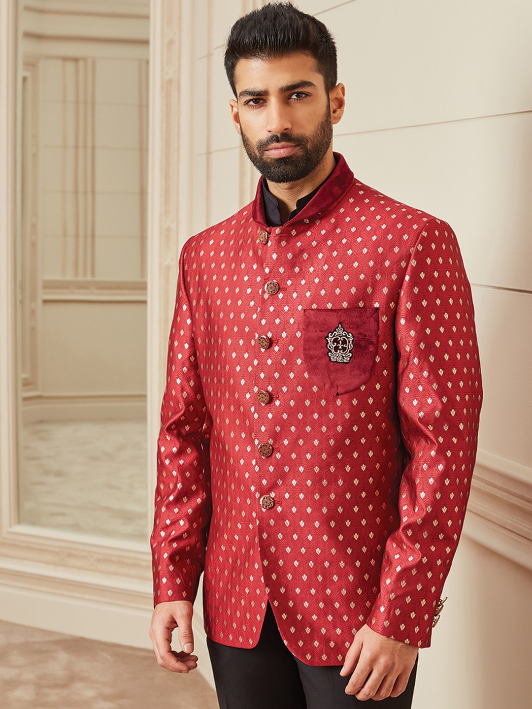 

Tasva Men Red Velvet Bandhgala With Metallic Buttons And Zardozi Pocket
