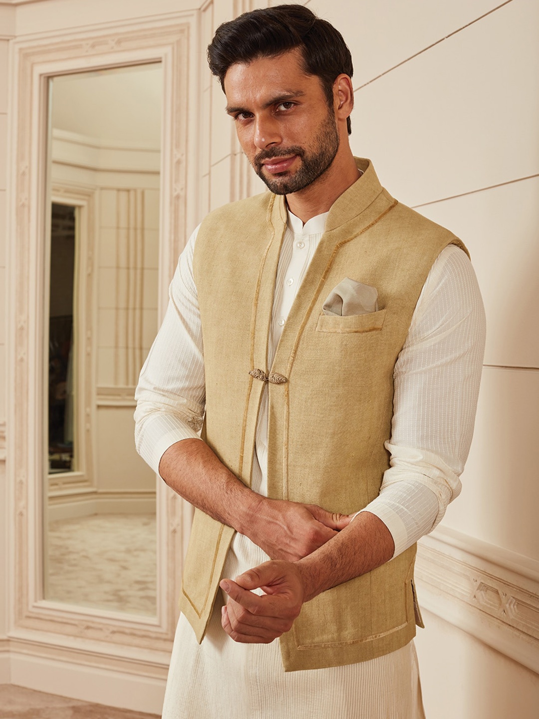 

Tasva Men Beige Solid Pure Cotton Khadi Bundi With Velvet Trims Nehru Jackets