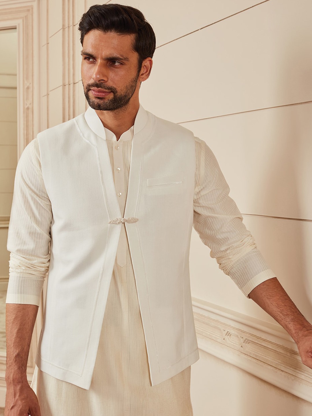 

Tasva Men Velvet Trims Khadi Bundi, White