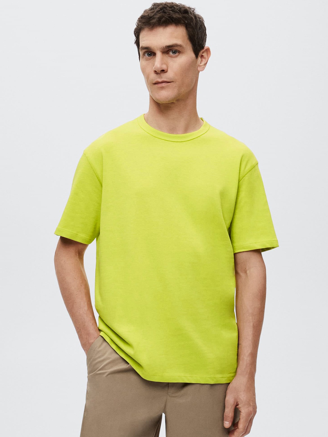

MANGO MAN Men Green Solid Drop-Shoulder Sleeves Pure Cotton Sustainable T-shirt