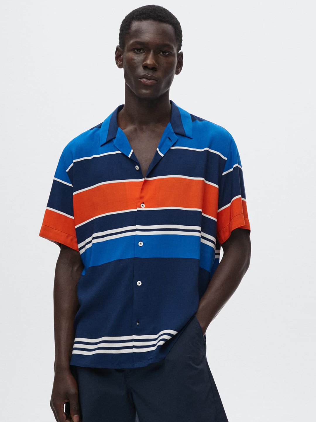 

MANGO MAN Men Blue Horizontal Stripes Striped Casual Shirt