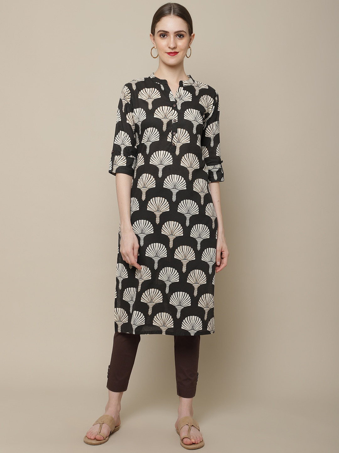

Sangria Women Black & White Ethnic Motifs Printed Straight Kurta