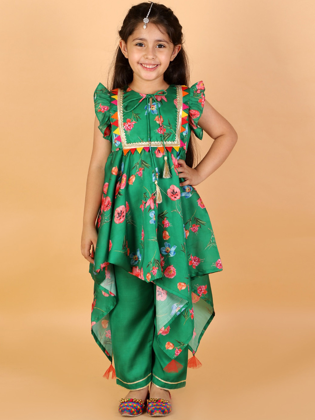 

LIL DRAMA Girls Green Floral Printed Gotta Patti Kurta with Trouser