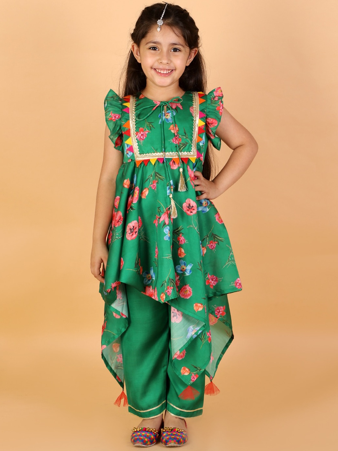 

LIL DRAMA Girls Green Floral Printed Gotta Patti Kurta with Trouser