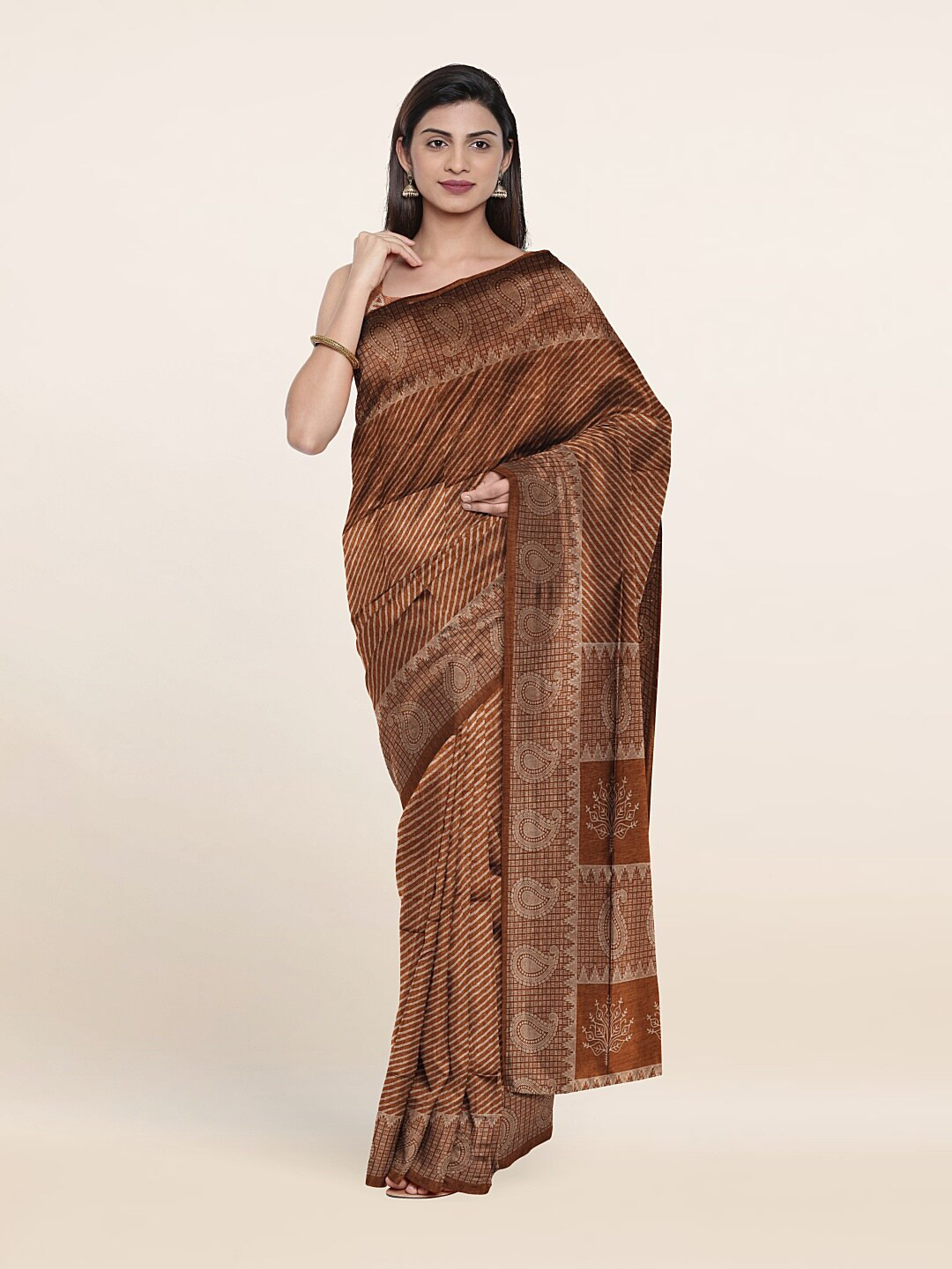 

Pothys Brown & White Paisley Printed Saree