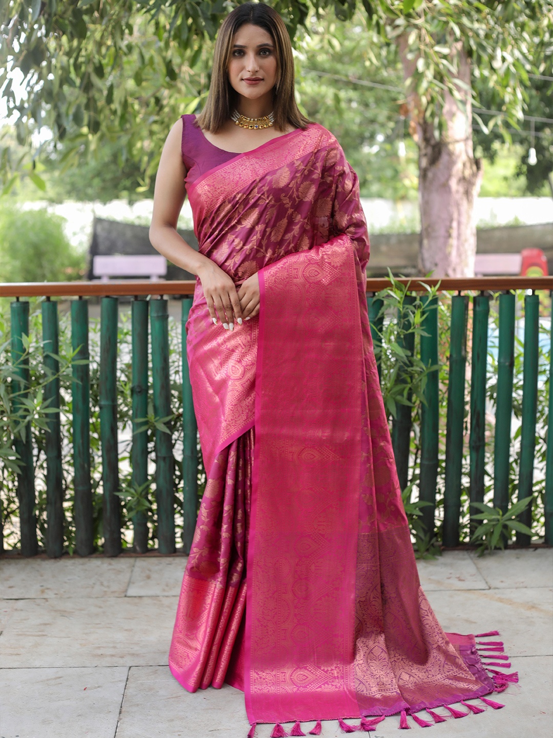 

Mitera Purple & Gold-Toned Floral Zari Silk Blend Kanjeevaram Saree
