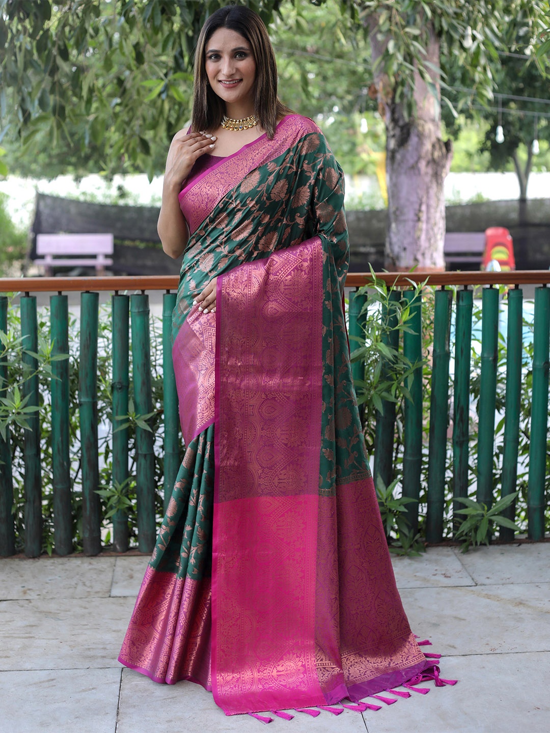 

Mitera Green & Pink Floral Zari Silk Blend Kanjeevaram Saree