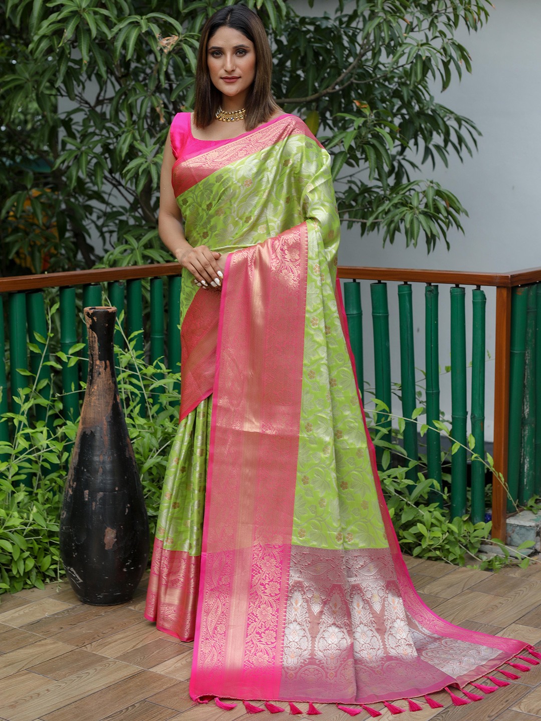 

Mitera Green & Pink Woven Design Zari Silk Blend Kanjeevaram Saree