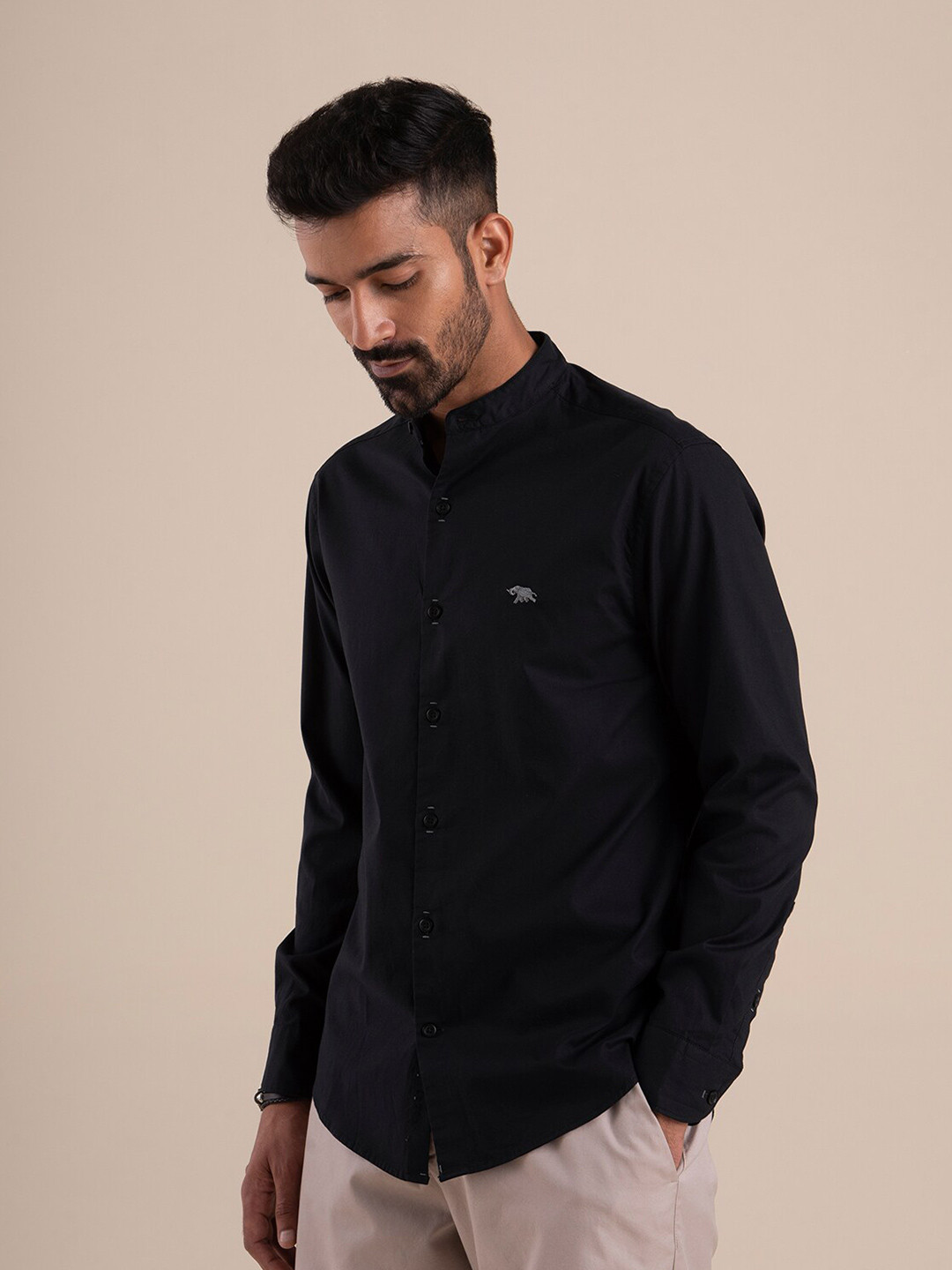 

Andamen Men Black Solid Cotton Casual Shirt