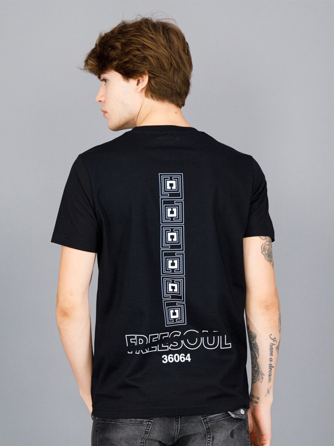 

FREESOUL Men Black Typography Monochrome T-shirt