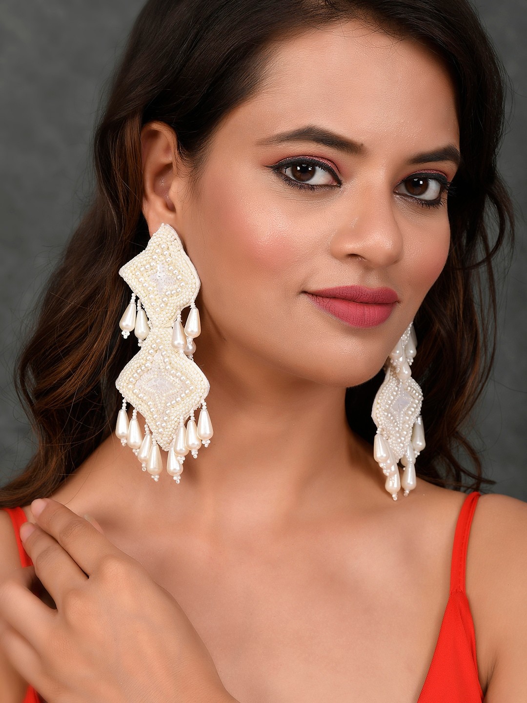 

AQUASTREET JEWELS White Geometric Drop Earrings