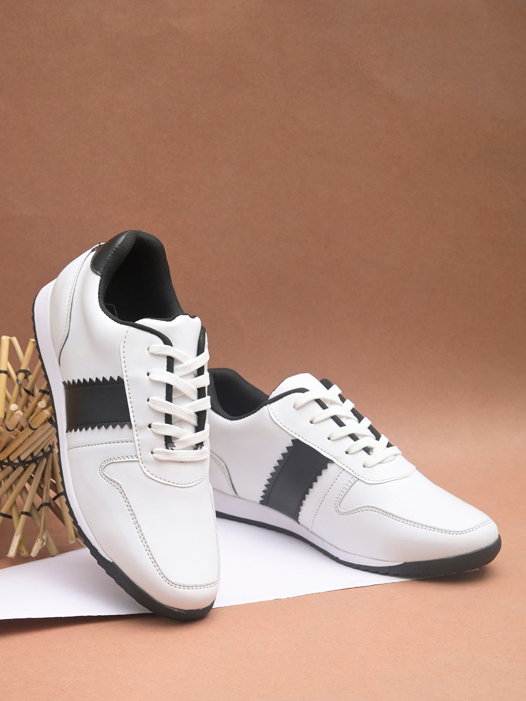 

Roadster Men Colourblocked Sneaker Casual Shoes, White