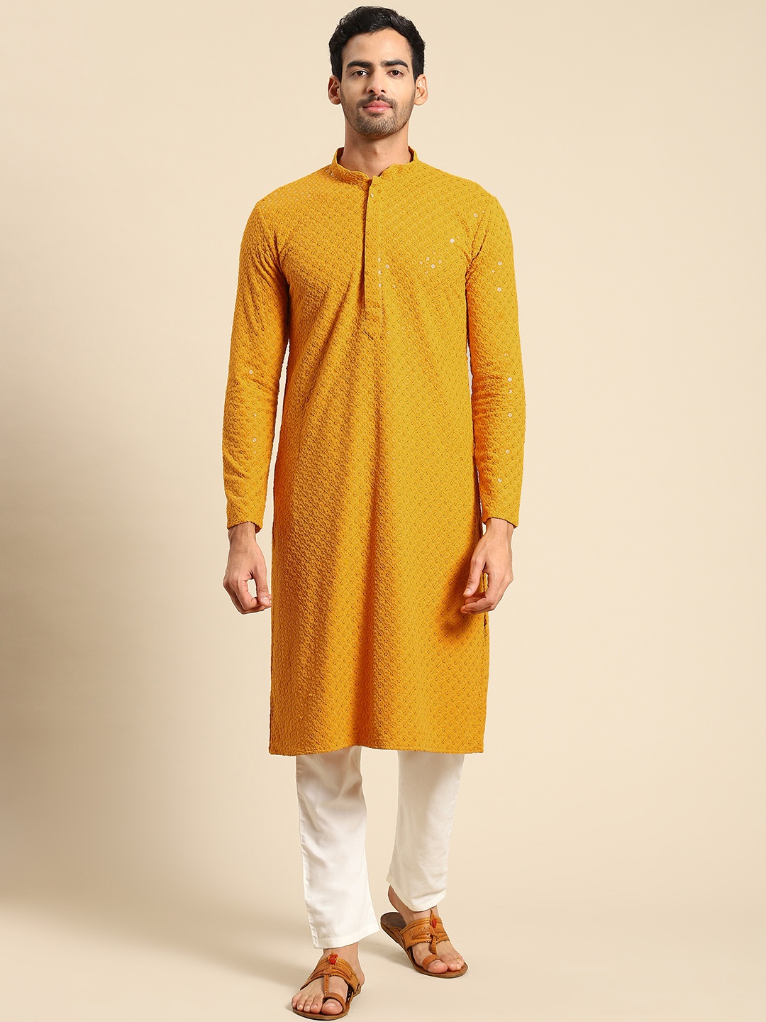 

RAJUBHAI HARGOVINDAS Men Floral Chikankari Kurta, Mustard
