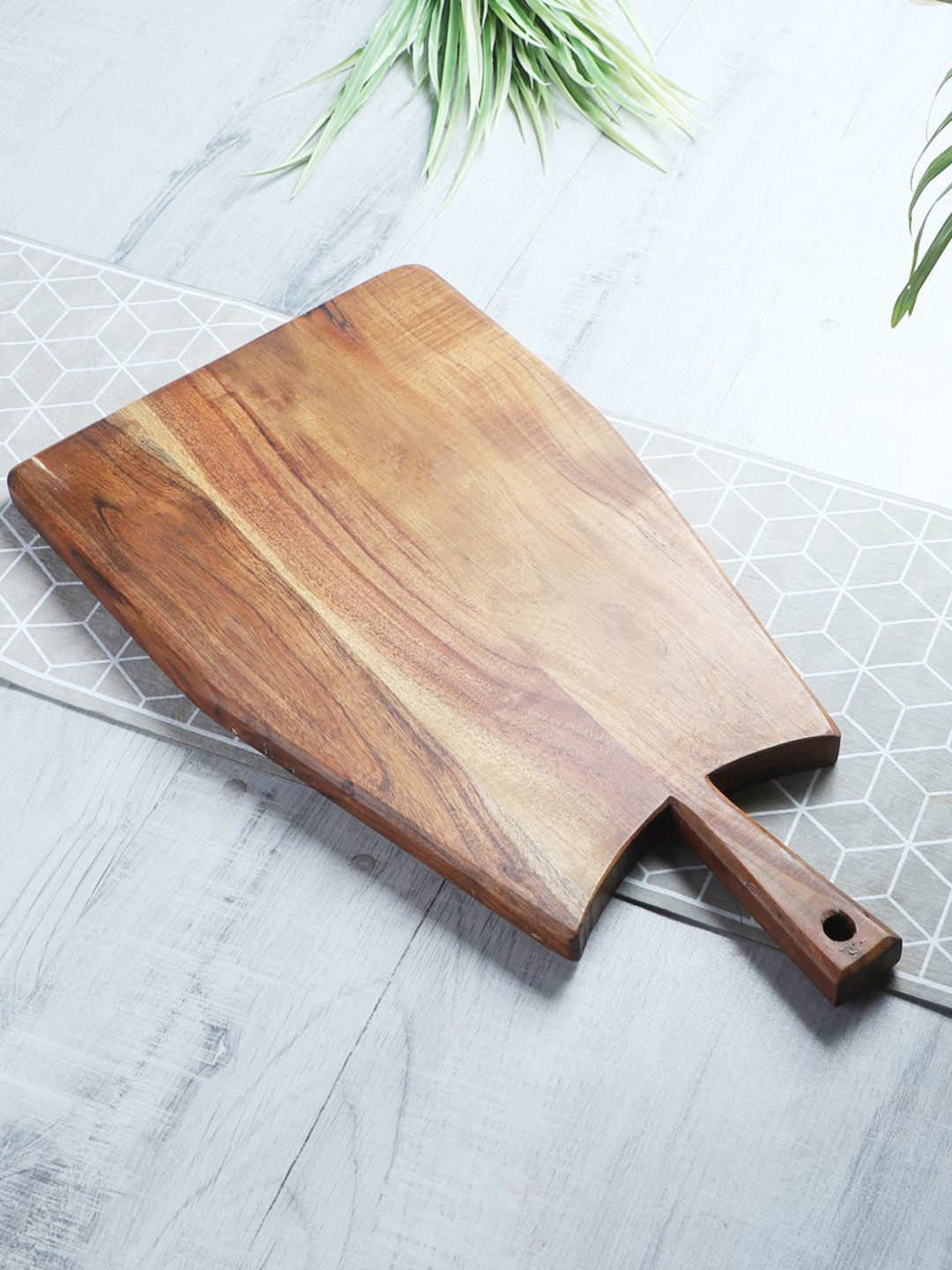

BRICK BROWN Brown Wooden Curvy Chopping Board