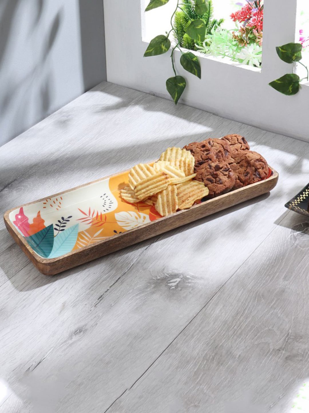 

BRICK BROWN Yellow & Blue Printed Wooden Serving Platter