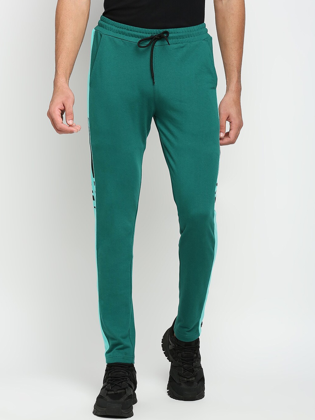 

FiTZ Men Bottle Green Solid Anti Odour Side Stripe Detail Slim Fit Track Pant