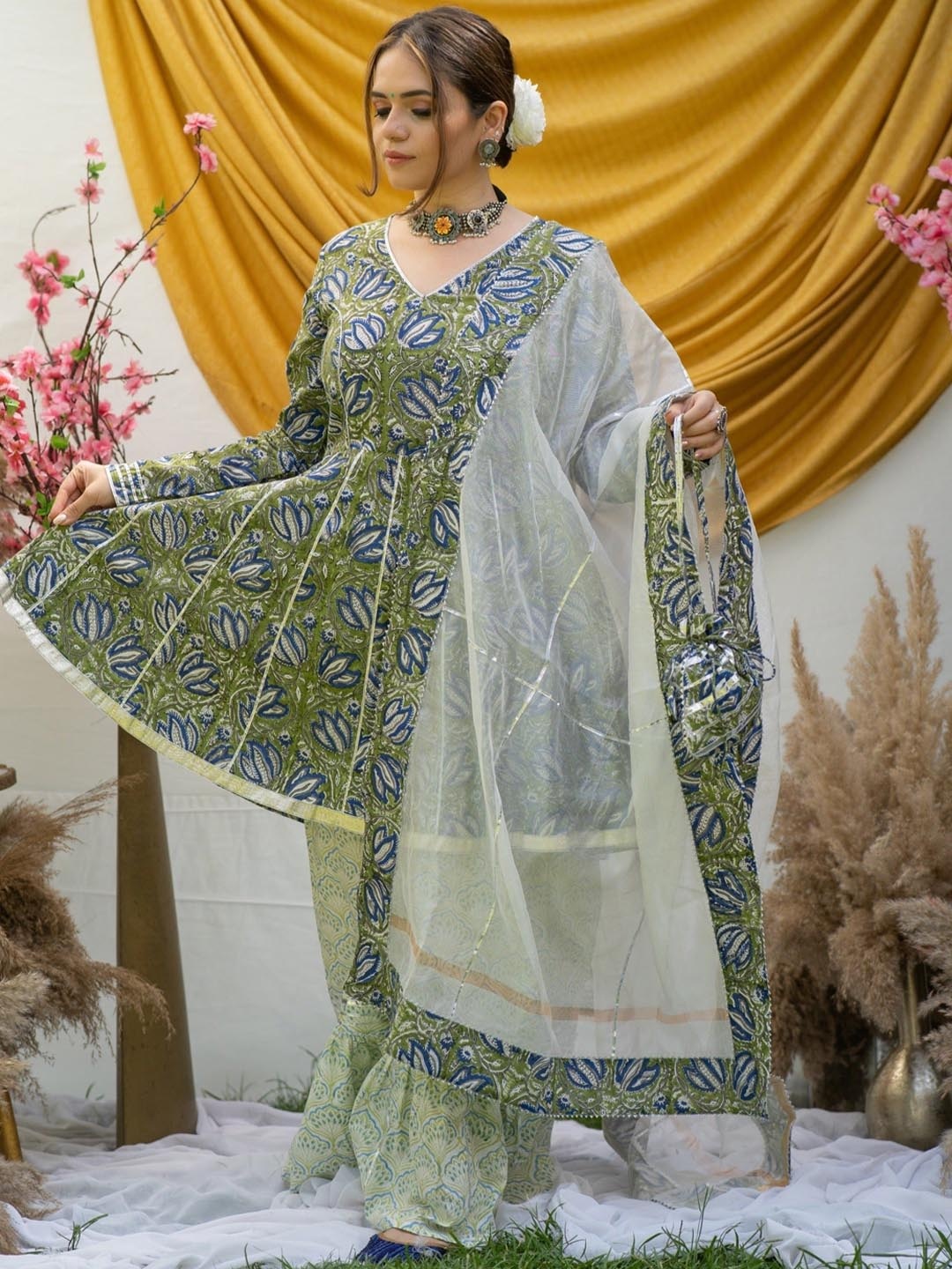 

Thread & Button Women Floral Printed Empire Pure Cotton Kurta with Sharara & With Dupatta, Green