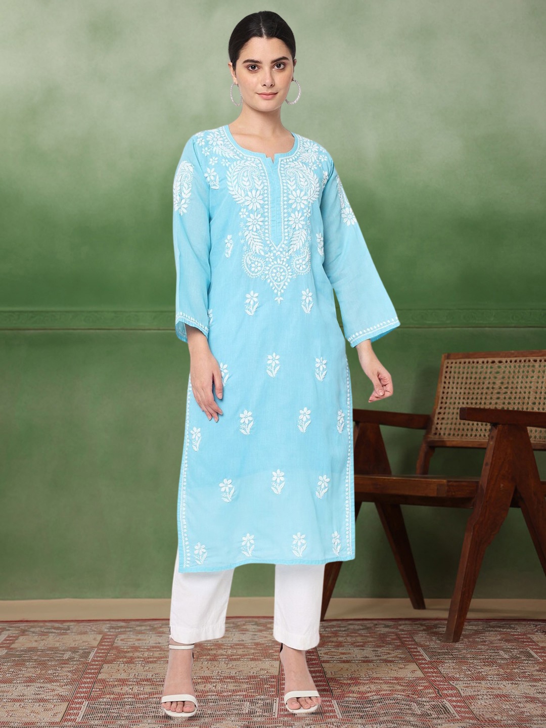 

PARAMOUNT CHIKAN Women Turquoise Blue & White Embroidered Chikankari Kurta