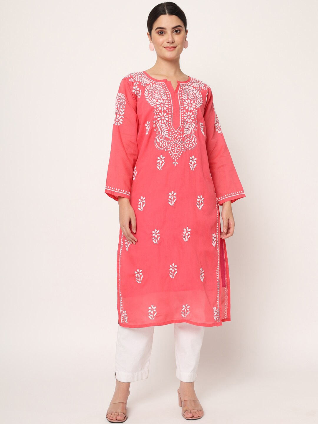 

PARAMOUNT CHIKAN Women Pink & White Embroidered Cotton Chikankari Kurta
