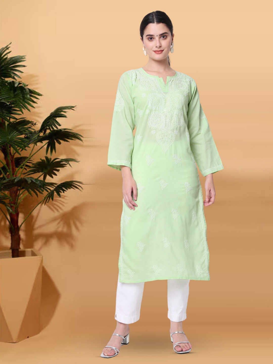 

PARAMOUNT CHIKAN Women Green & White Embroidered Cotton Chikankari Kurta