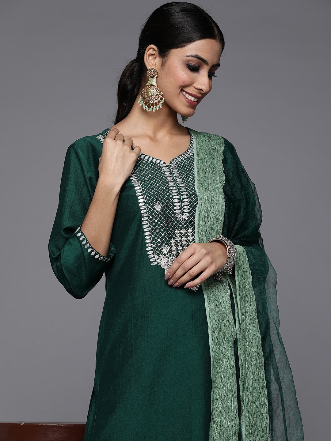 

Varanga Women Green Ethnic Motifs Embroidered Gotta Patti Kurta with Trousers & With Dupatta