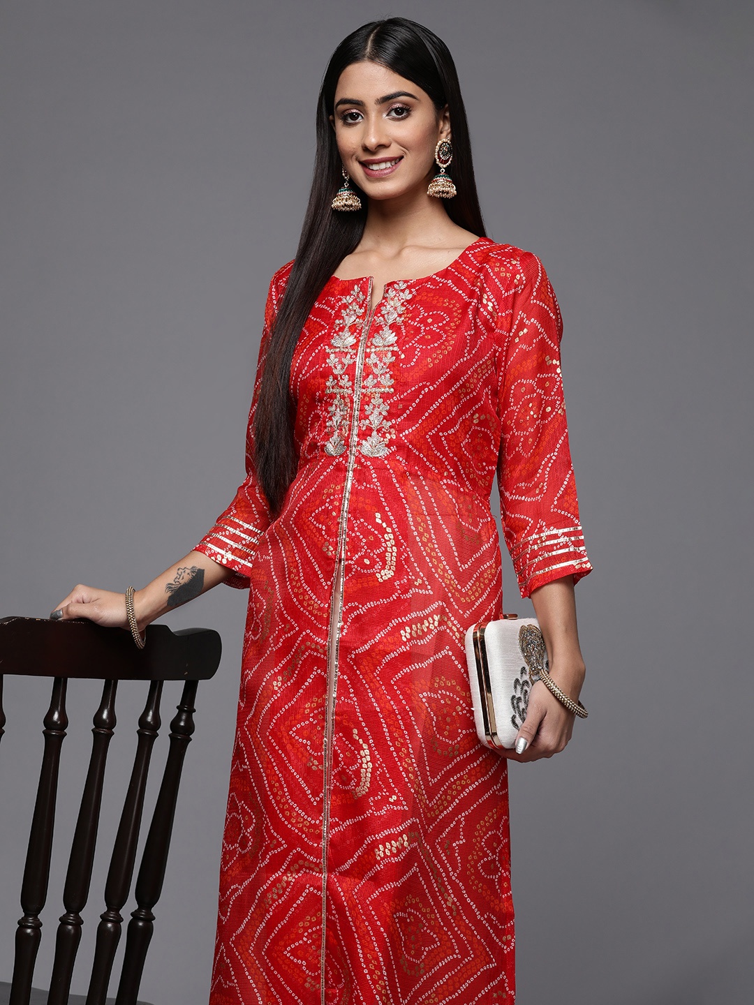 

Varanga Women Bandhani Print Embroidered Straight Kurta, Red