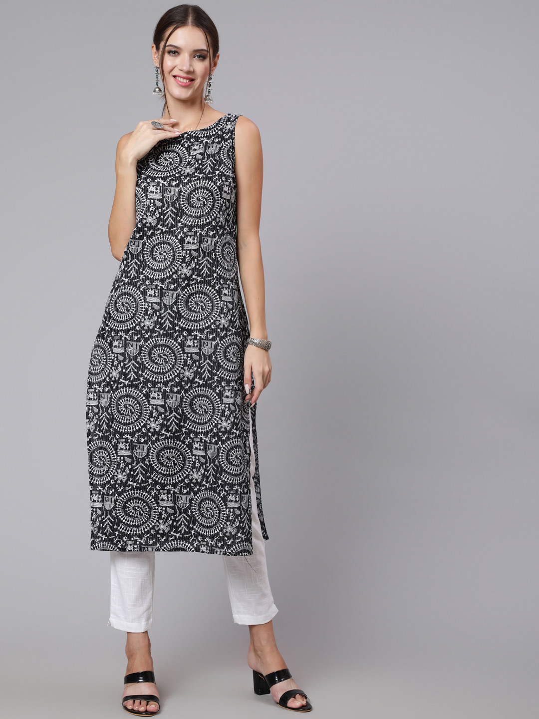 

Nayo Women Black Ethnic Motifs Printed Sleeveless Cotton Kurta
