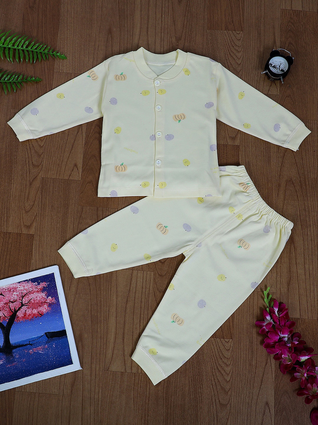 

Baby Moo Unisex Kids Yellow & Beige Printed Night suit