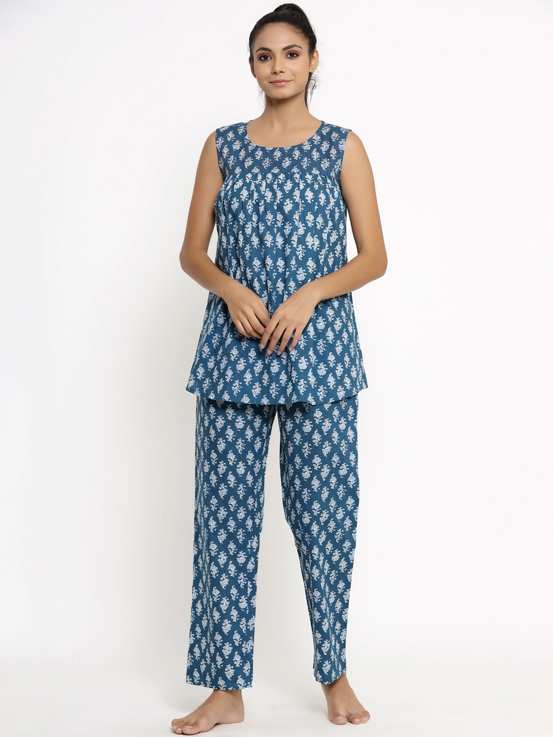 

kipek Women Blue & Off White Printed Cotton Night suit