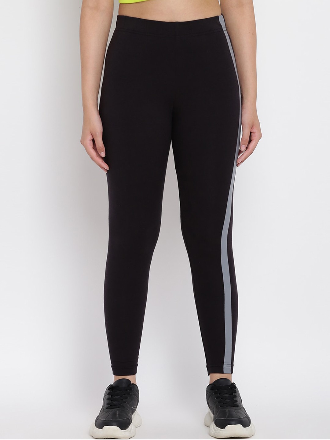 

abof Women Black Solid Ankle-Length Leggings