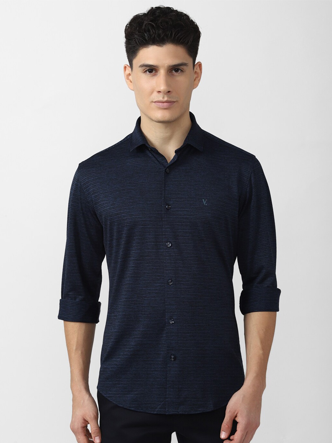 

V Dot Men Navy Blue Slim Fit Horizontal Striped Casual Shirt