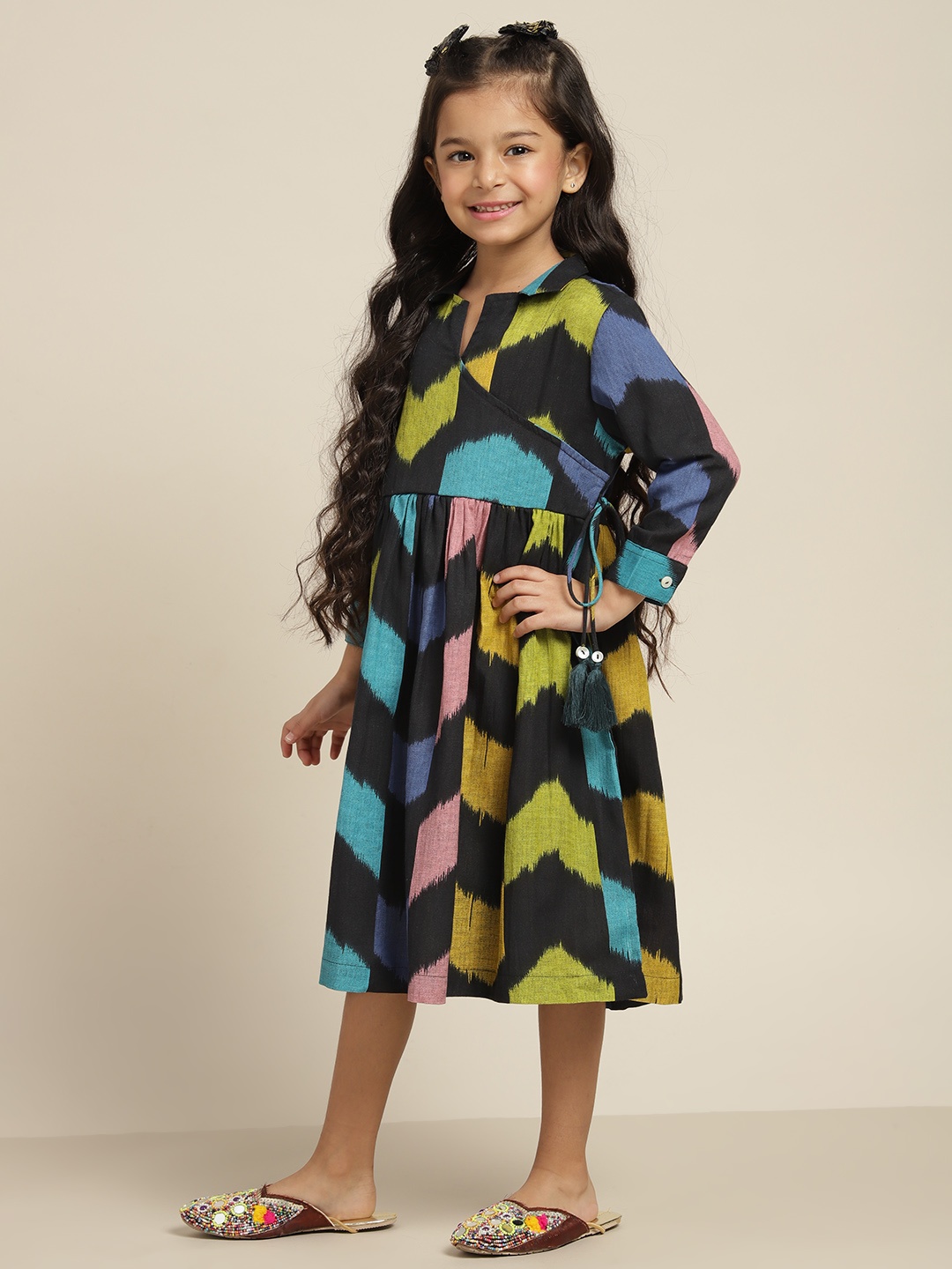 

Sangria Girls Black & Blue Abstract Print Cotton Fit & Flare Angrakha Knee Length Dress