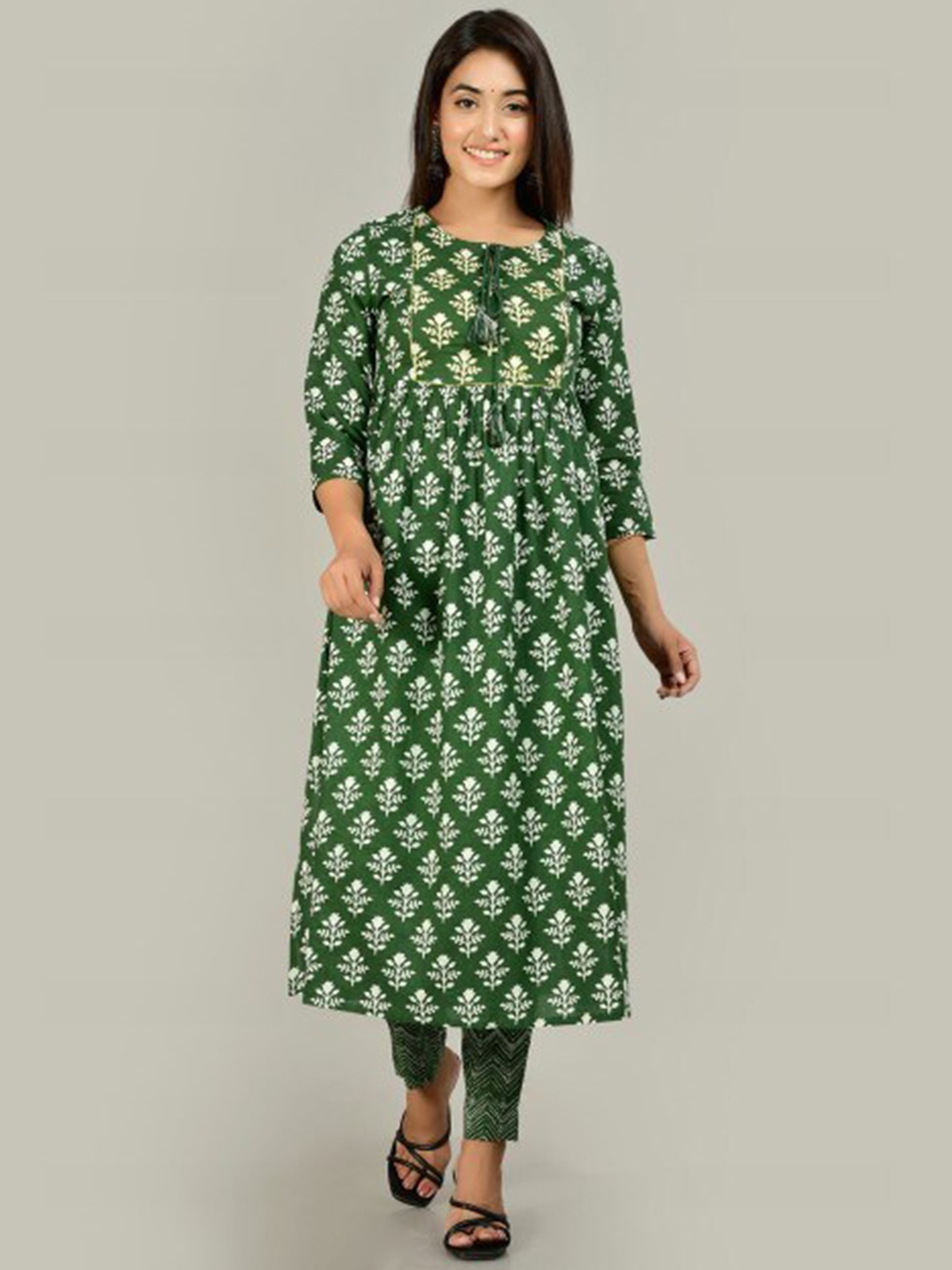 

KALINI Women Printed Empire Pure Cotton Kurta with Trousers, Green