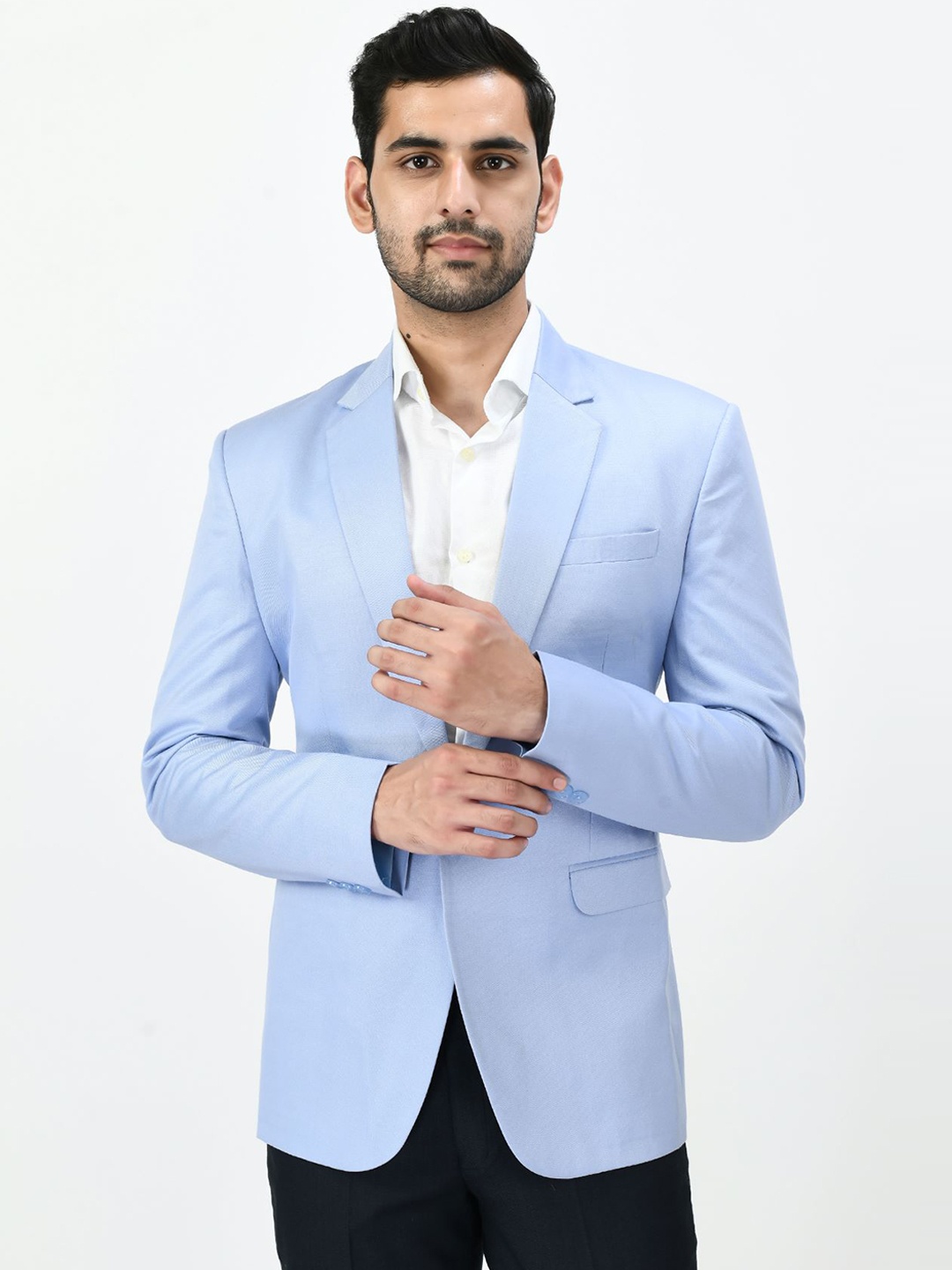 

TrulyFeb Men Blue Solid Slim-Fit Single Breasted Blazer