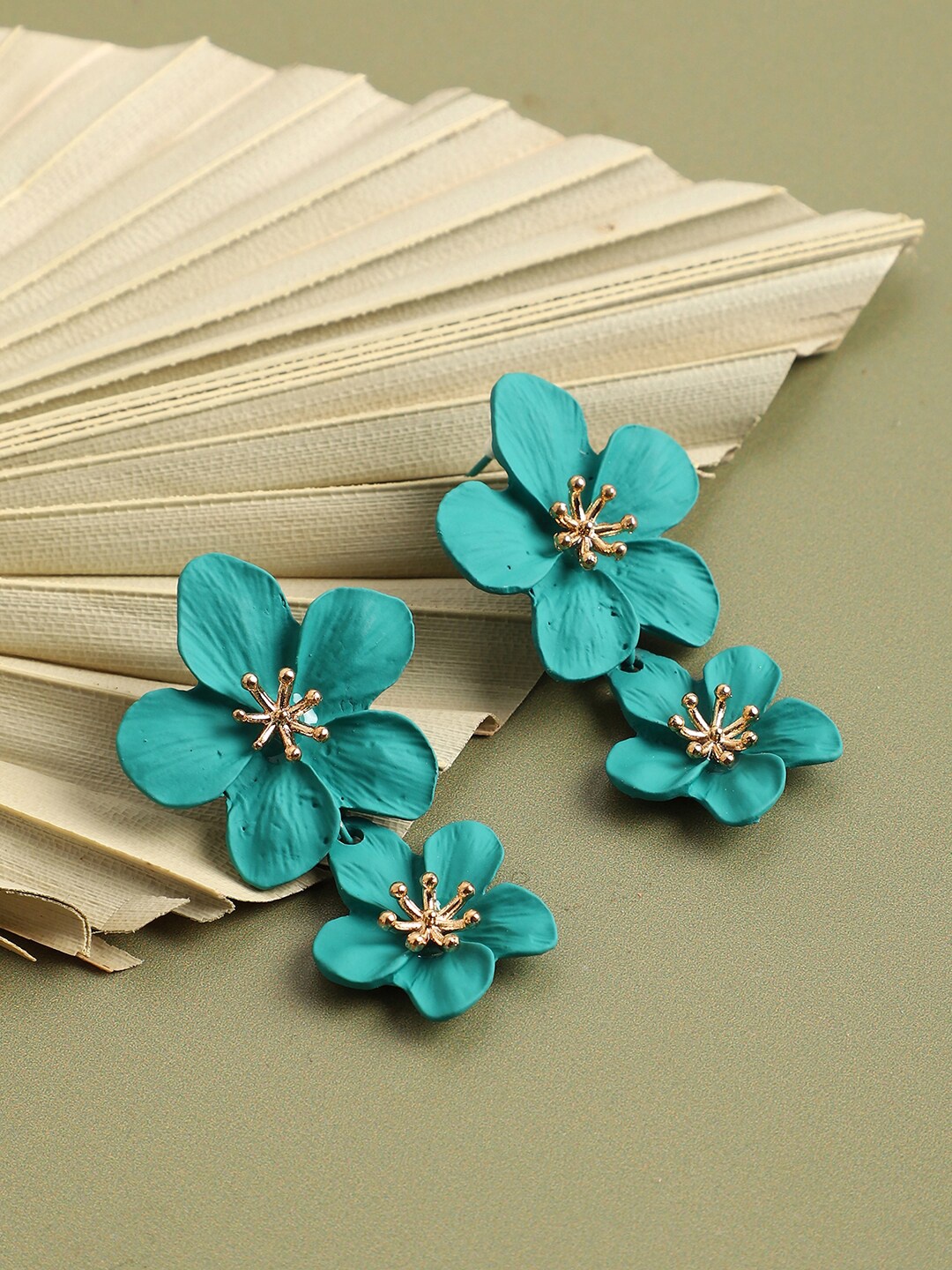 

SOHI Teal & Gold-Plated Floral Drop Earrings